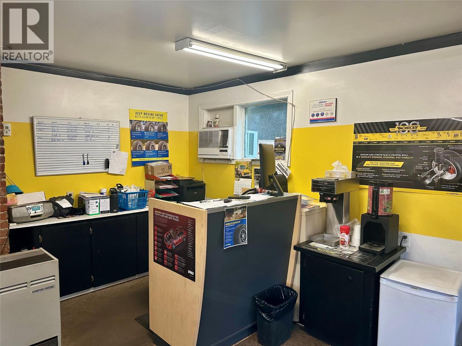 1598 Second Avenue, Trail