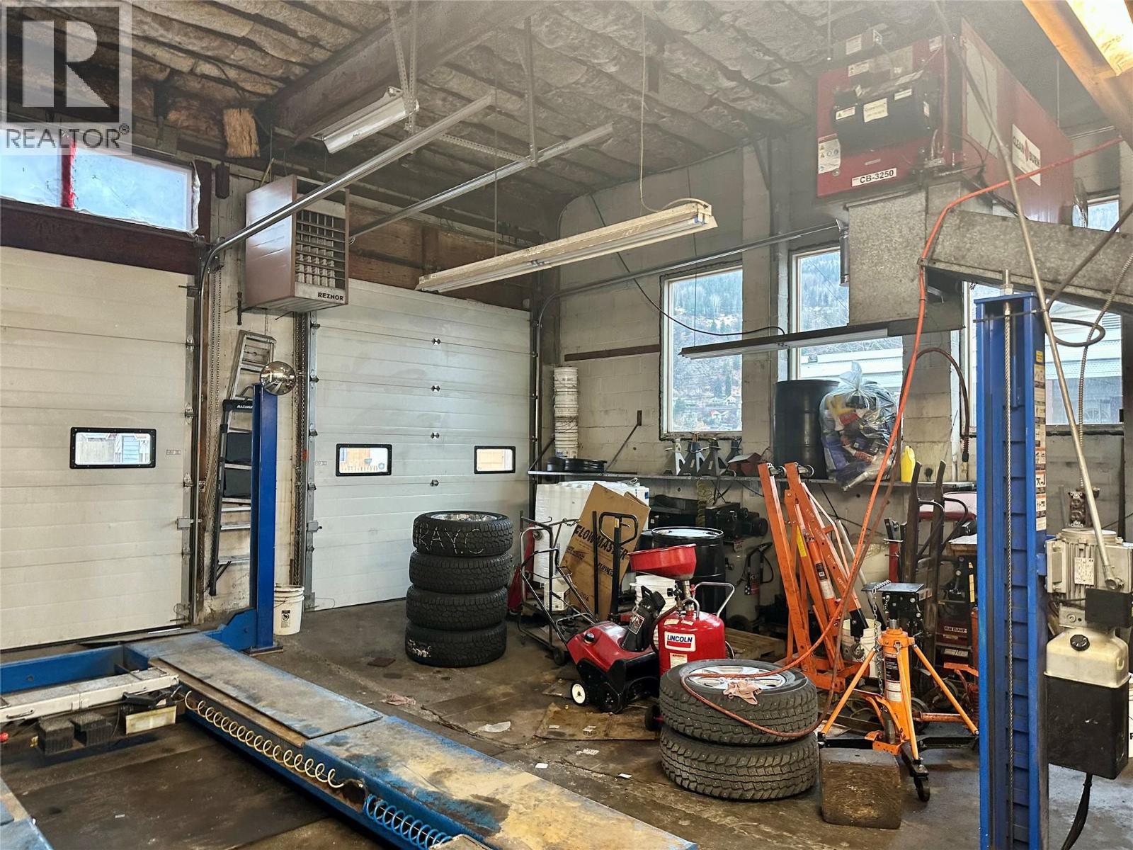 1598 Second Avenue, Trail