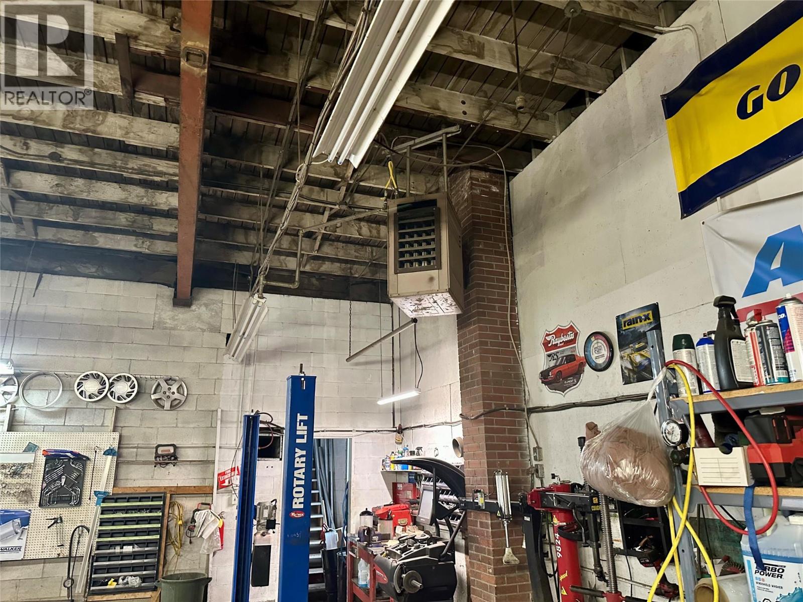 1598 Second Avenue, Trail