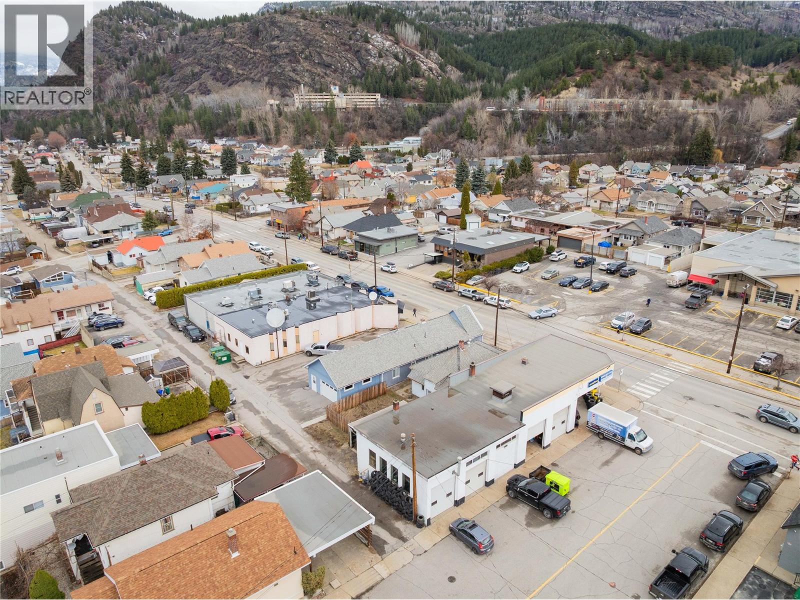 1598 Second Avenue, Trail