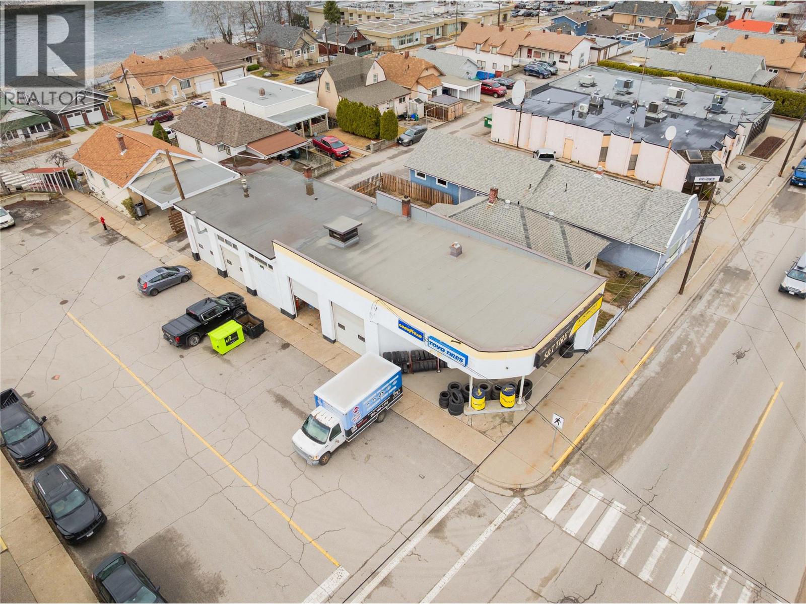 1598 Second Avenue, Trail