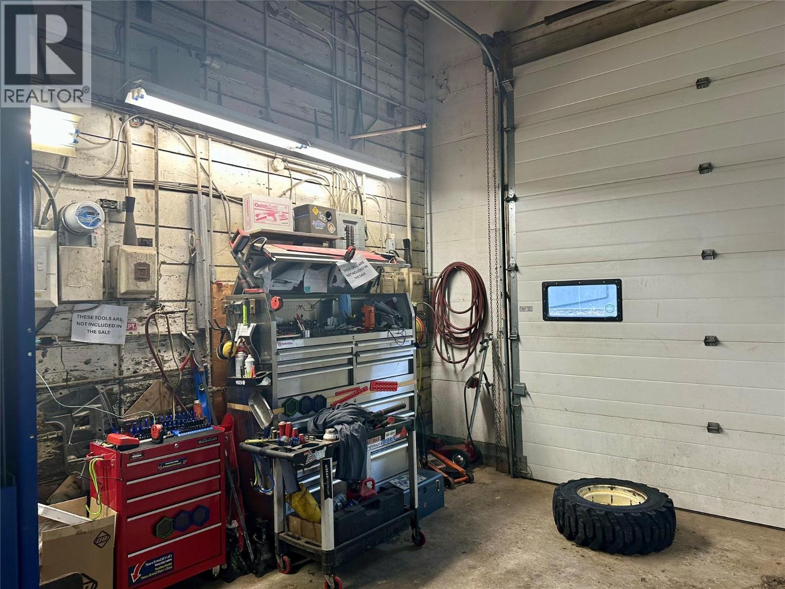 1598 Second Avenue, Trail