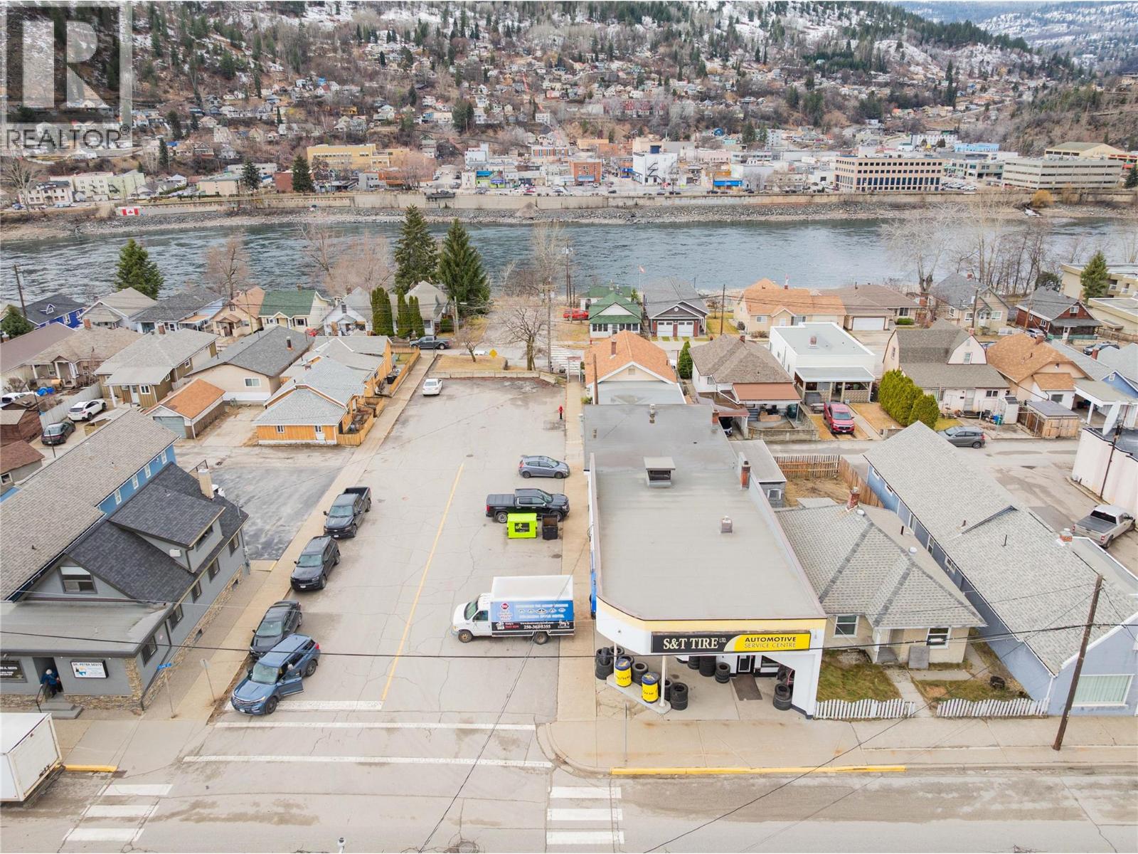 1598 Second Avenue, Trail