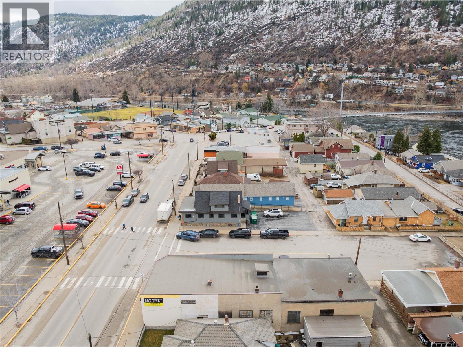 1598 Second Avenue, Trail