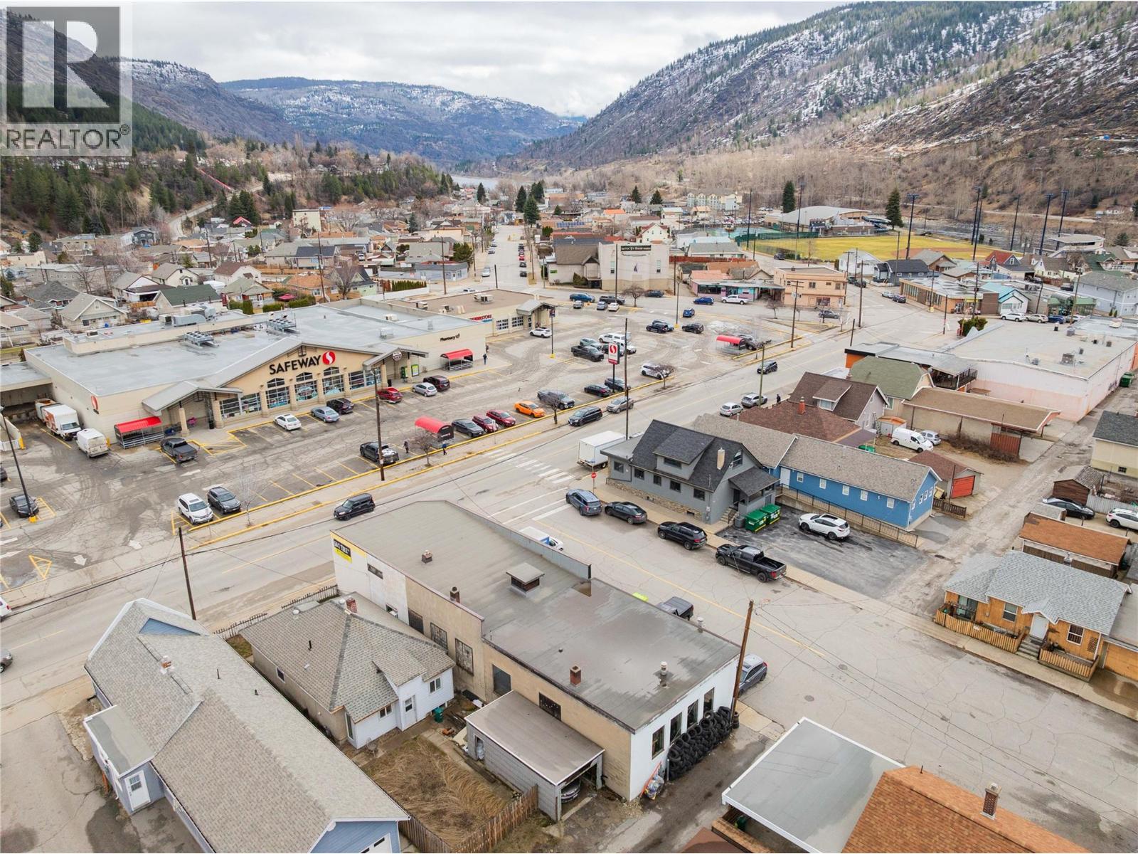 1598 Second Avenue, Trail