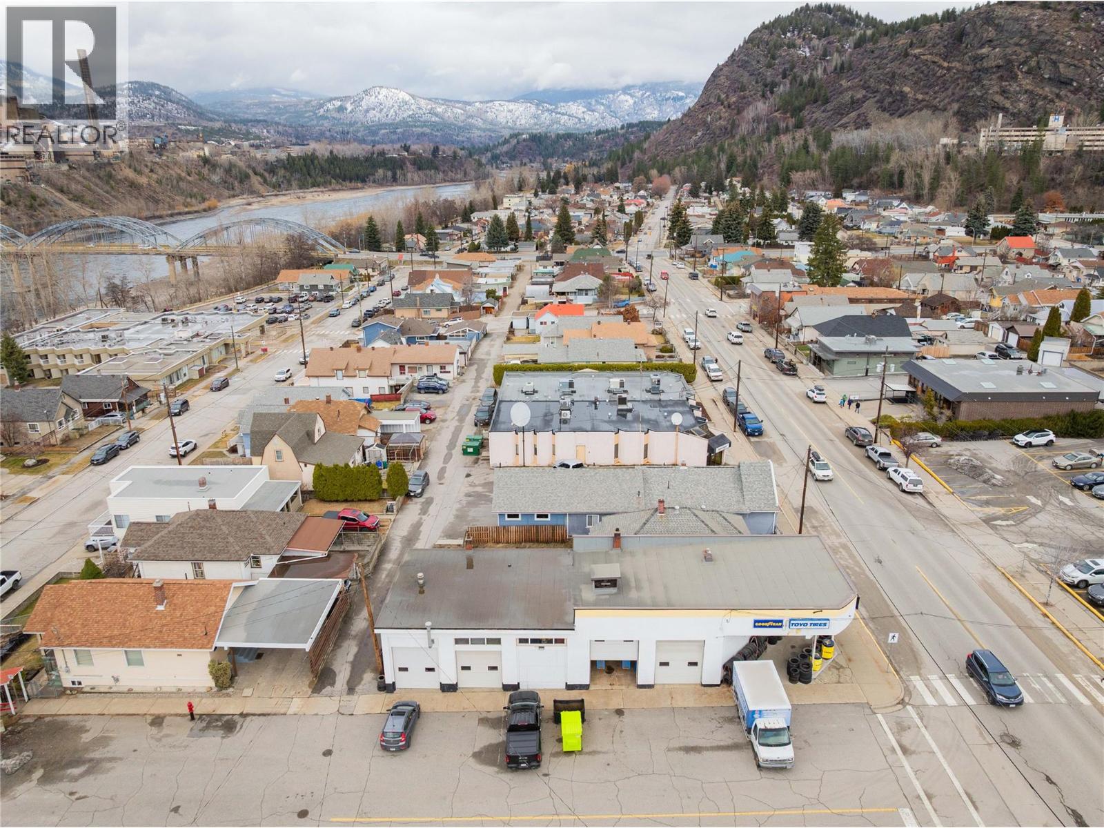 1598 Second Avenue, Trail