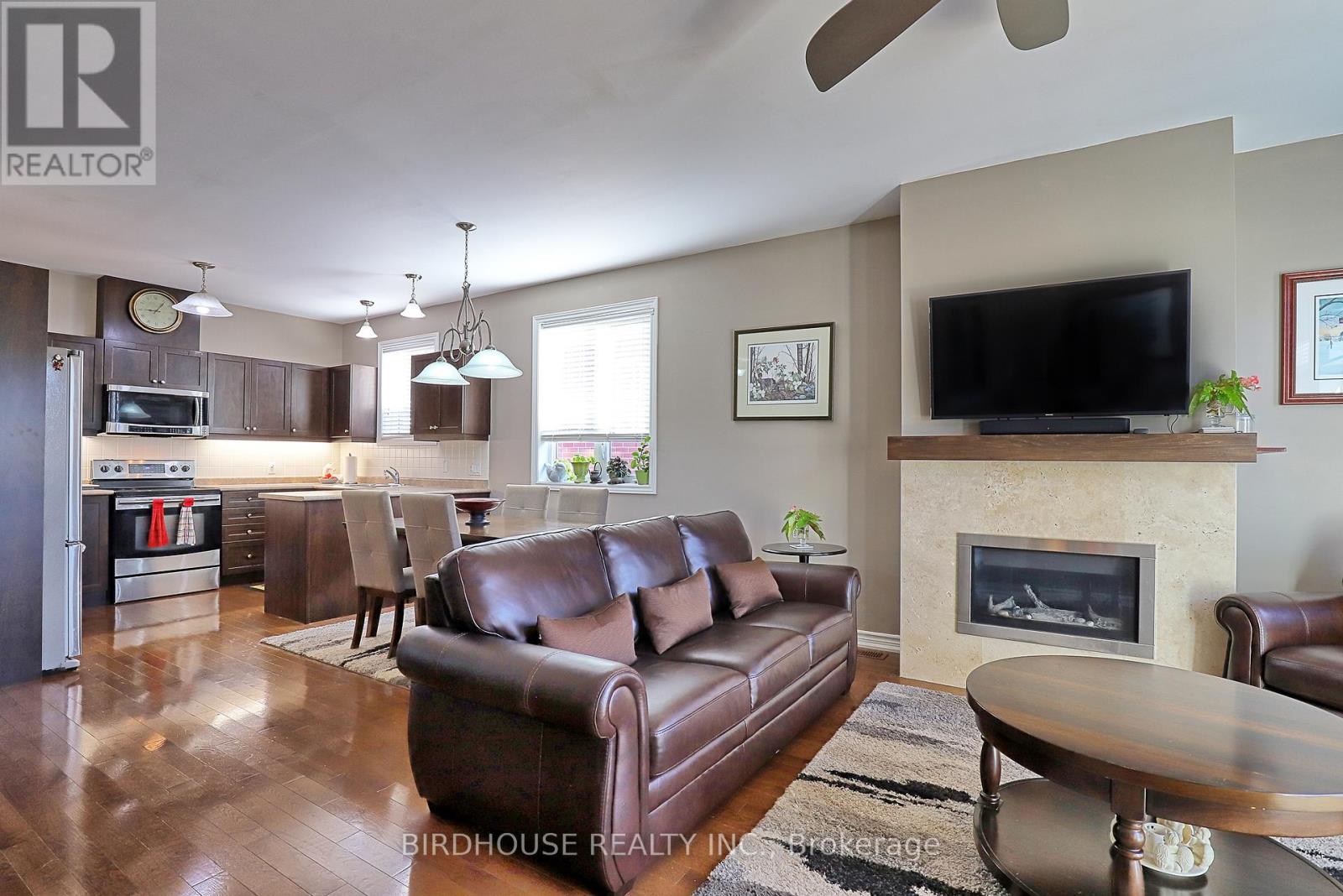 Photo 8 of 21 Ellis Crescent, Kawartha Lakes ON