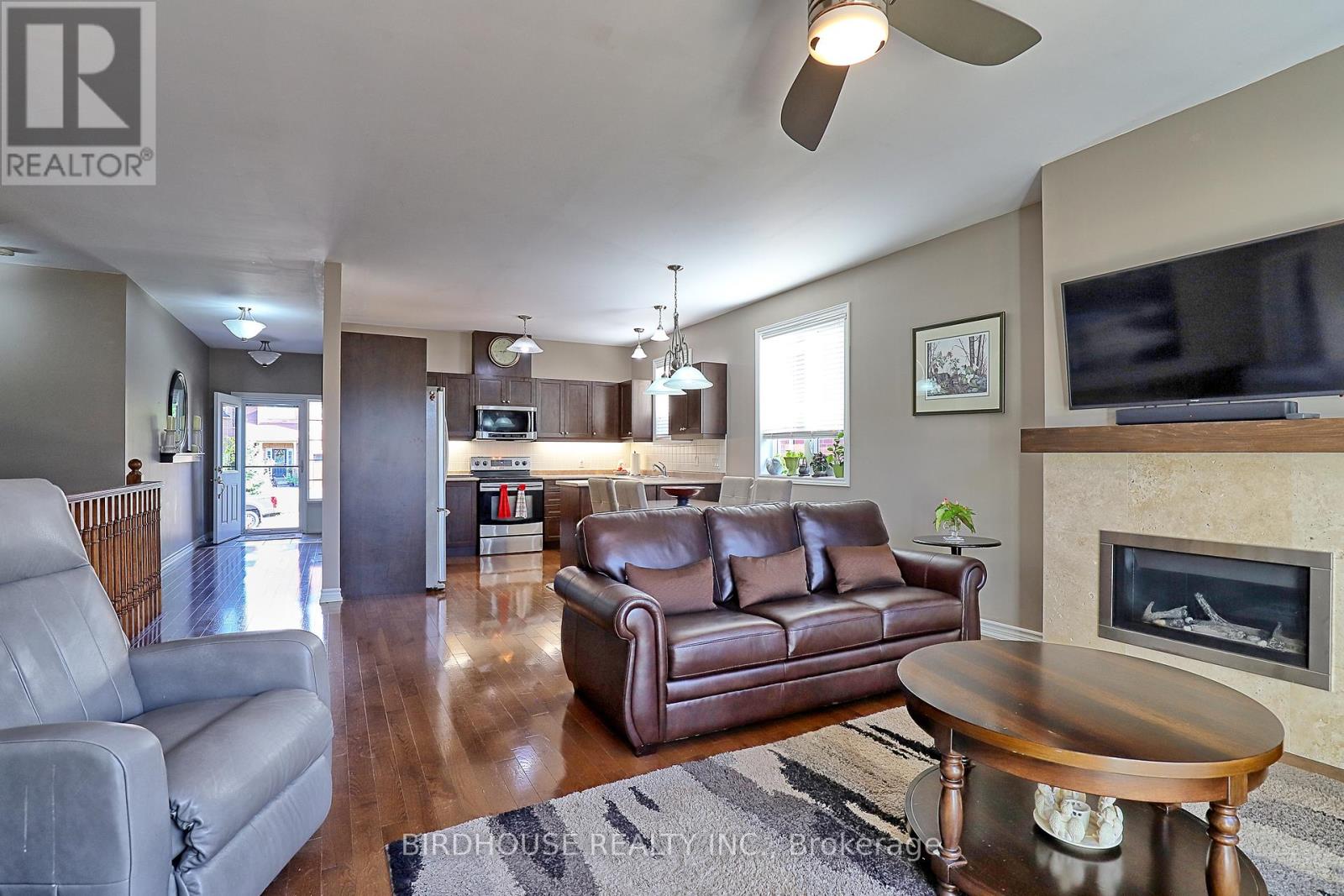Photo 10 of 21 Ellis Crescent, Kawartha Lakes ON