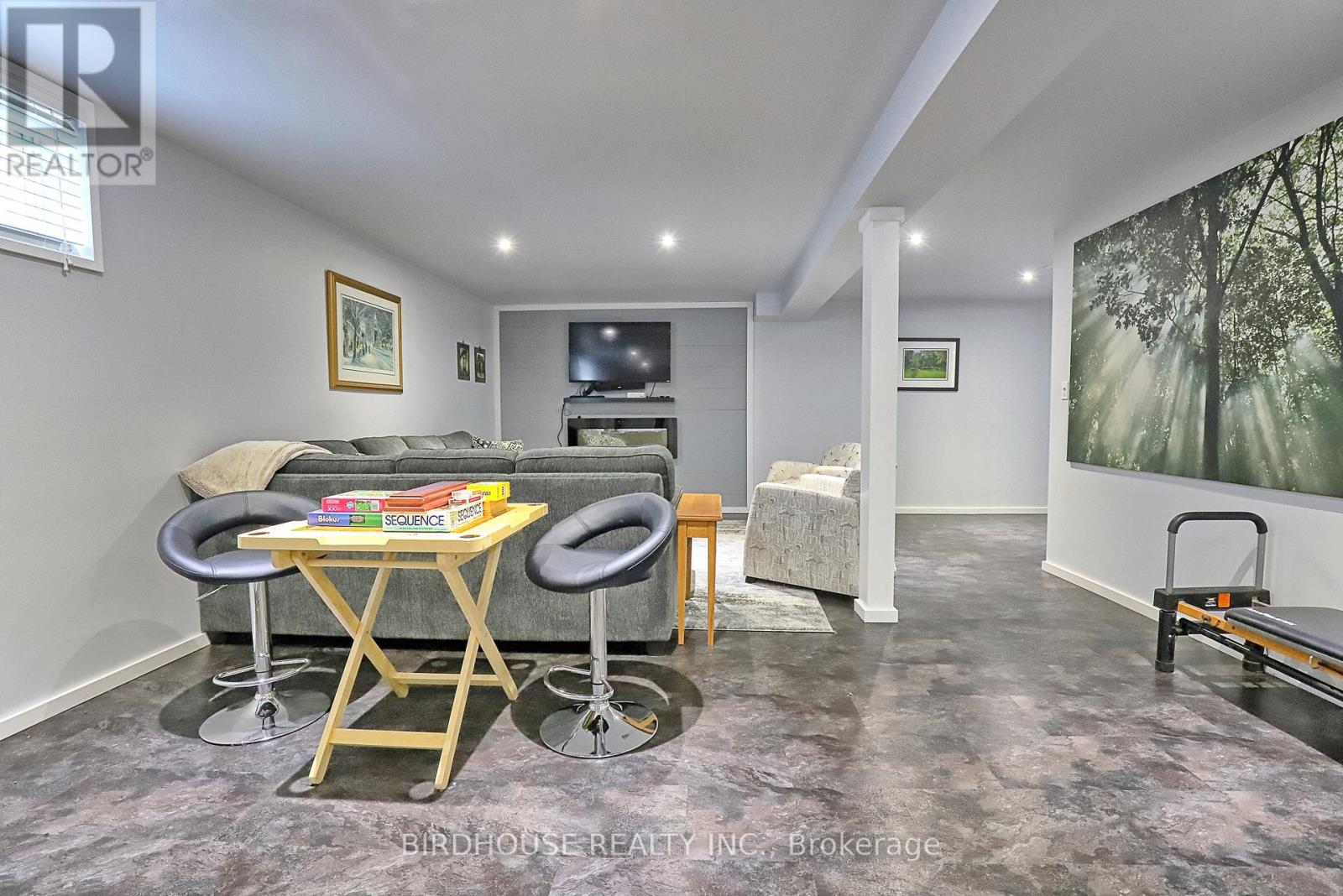 Photo 33 of 21 Ellis Crescent, Kawartha Lakes ON