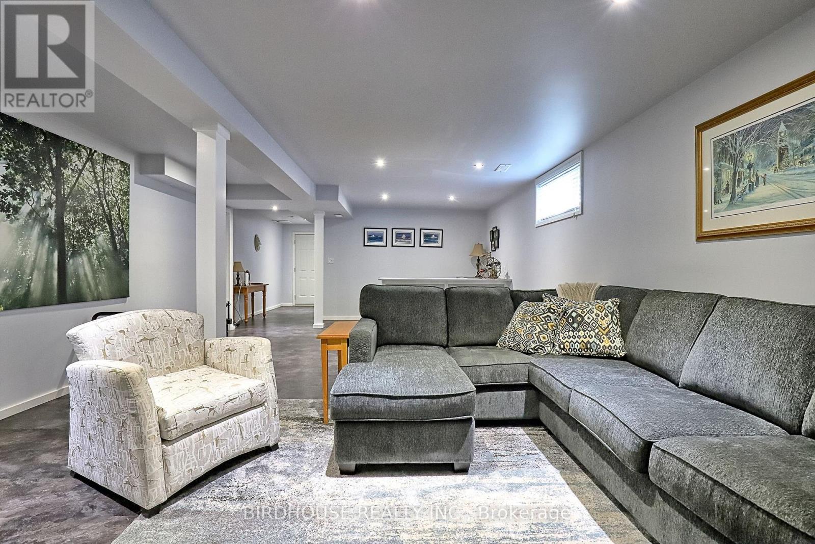 Photo 17 of 21 Ellis Crescent, Kawartha Lakes ON