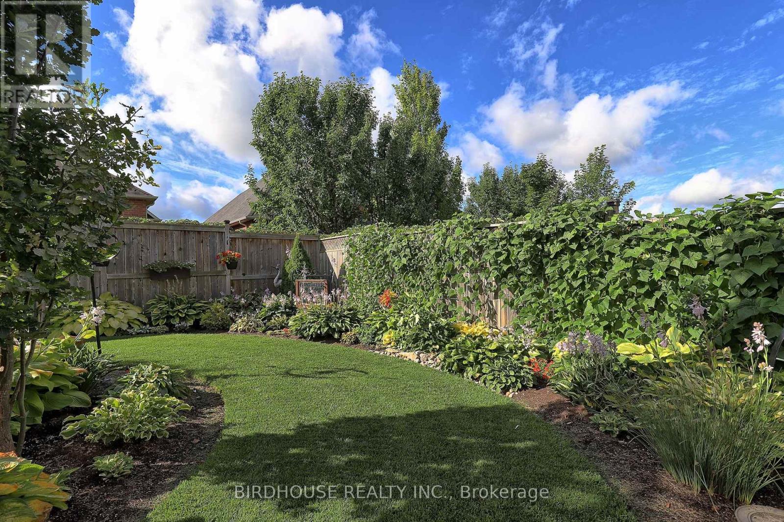 Photo 9 of 21 Ellis Crescent, Kawartha Lakes ON