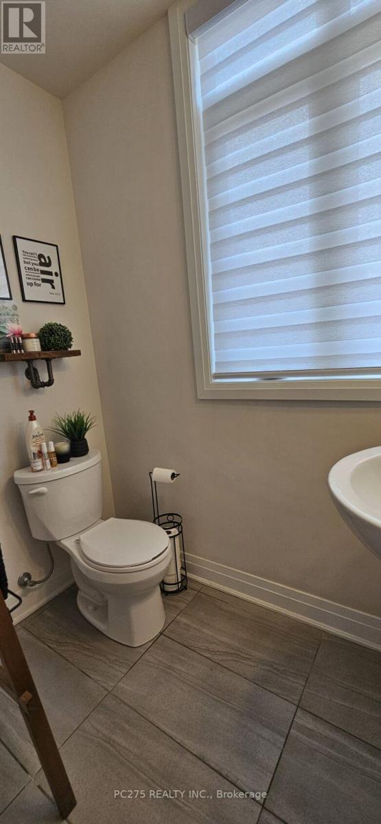Photo 13 of 34 2 Willow Street, Brant ON
