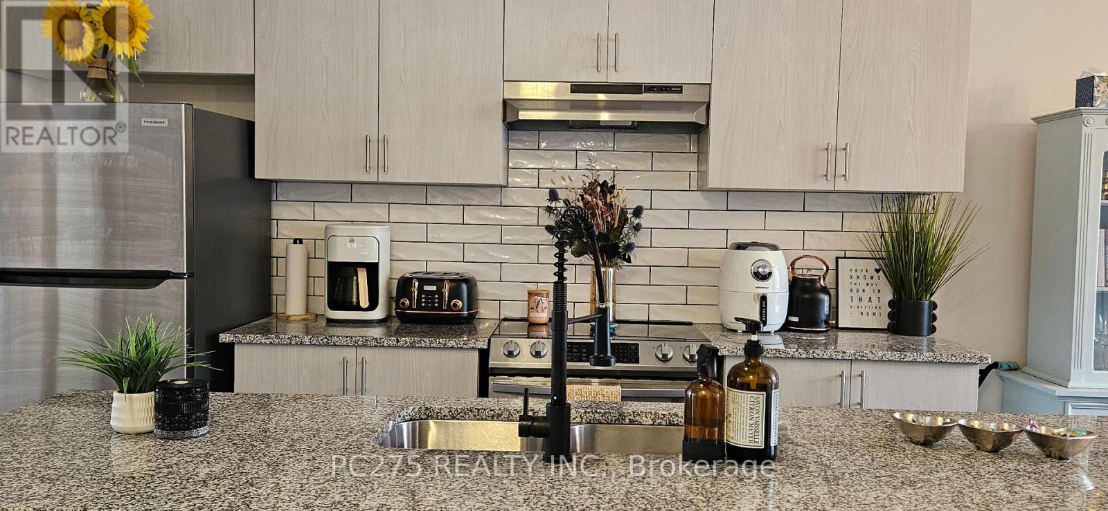Photo 6 of 34 2 Willow Street, Brant ON
