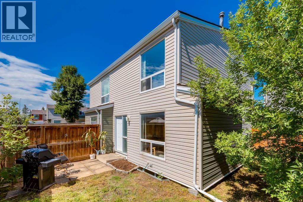 Single Family House for Sale in   Pensacola Crescent SE Penbrooke Meadows Calgary 