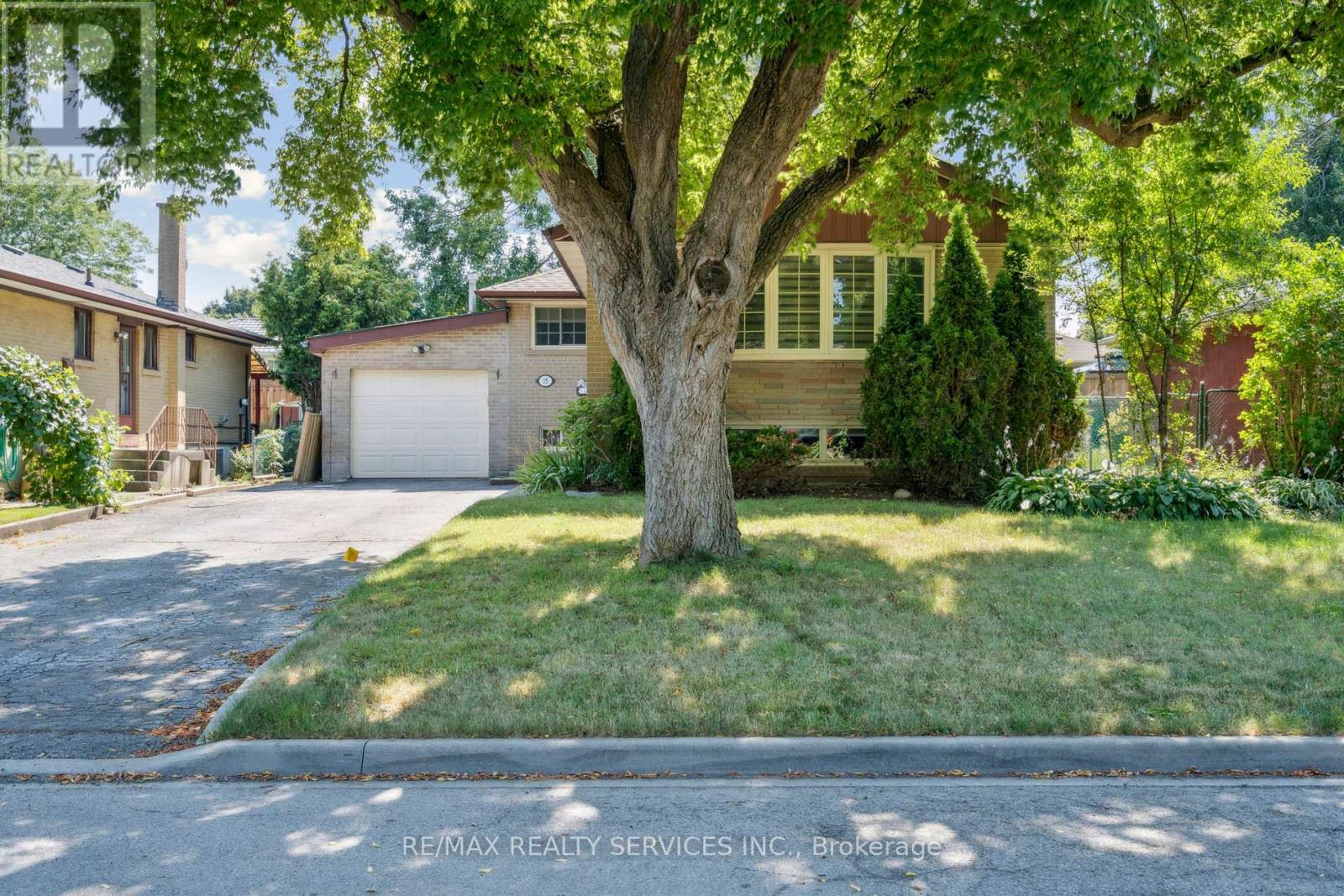 Photo 3 of Studio A 15 Mcclure Avenue, Brampton ON