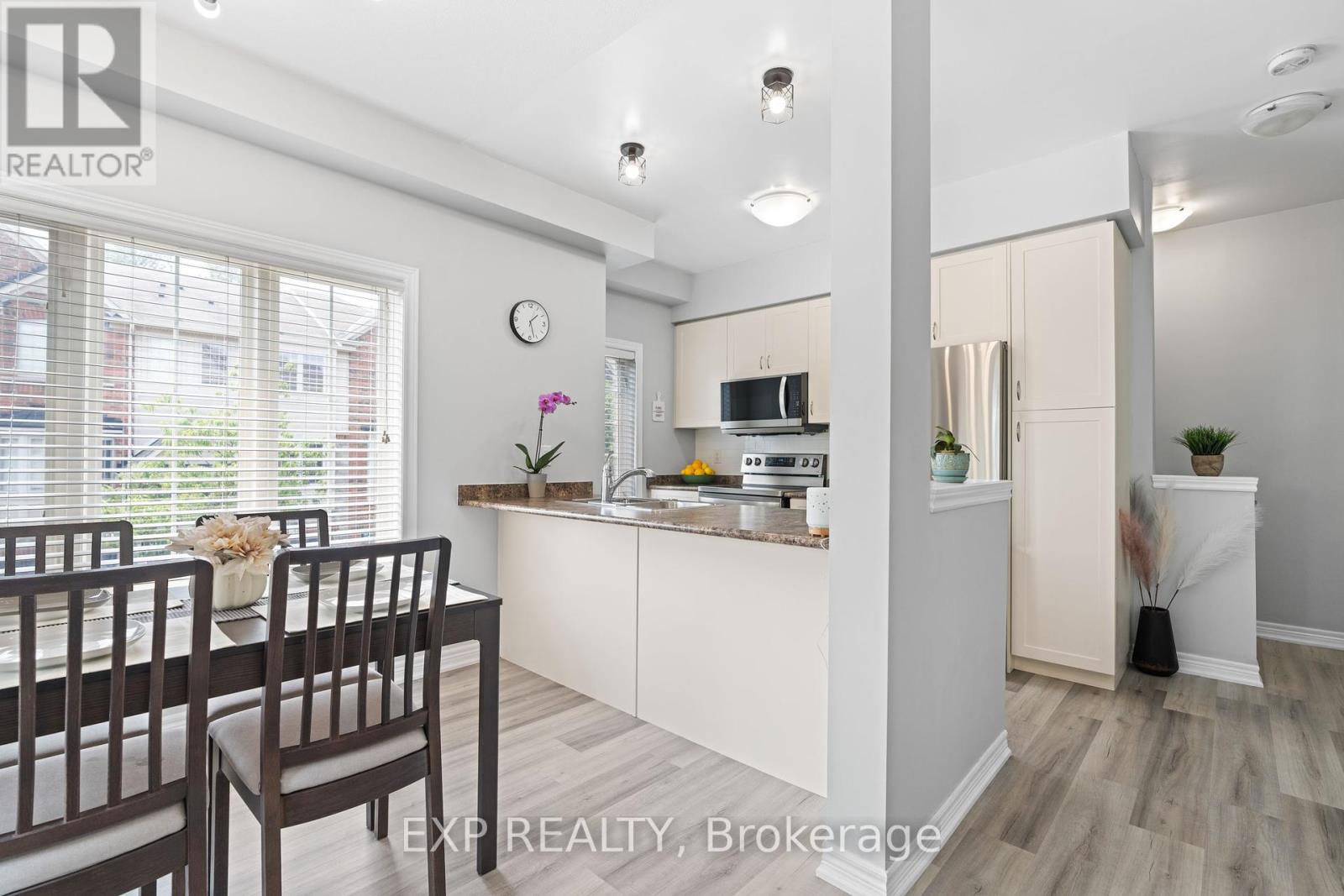 Photo 10 of 92 1401 Plains Road E, Burlington ON