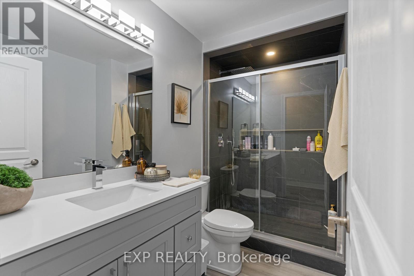 Photo 6 of 92 1401 Plains Road E, Burlington ON