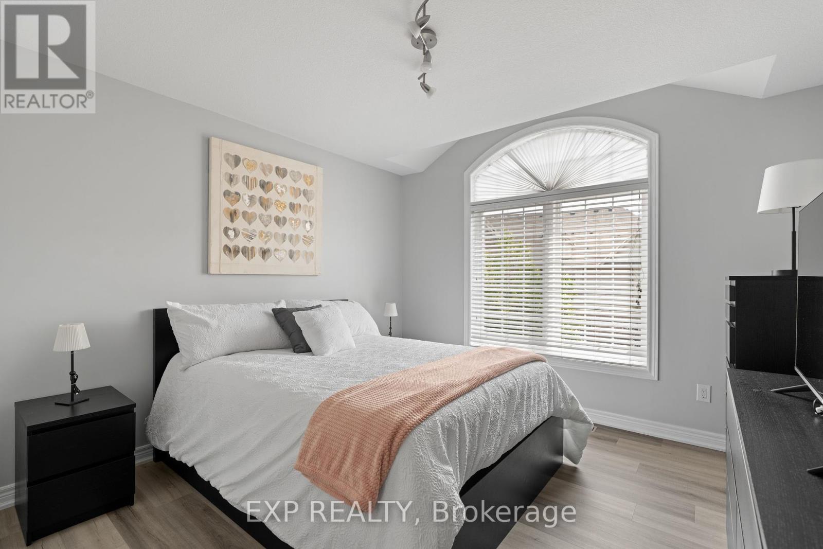 Photo 21 of 92 1401 Plains Road E, Burlington ON