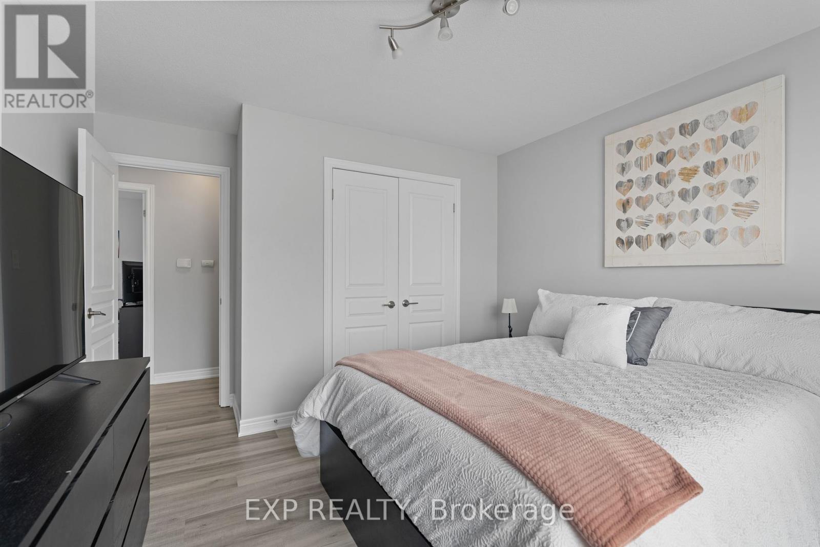 Photo 9 of 92 1401 Plains Road E, Burlington ON