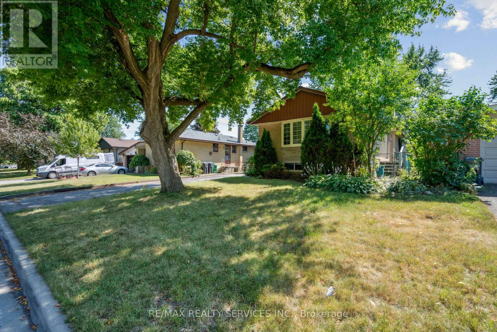 Photo 4 of Entire Property 15 Mcclure Avenue, Brampton ON