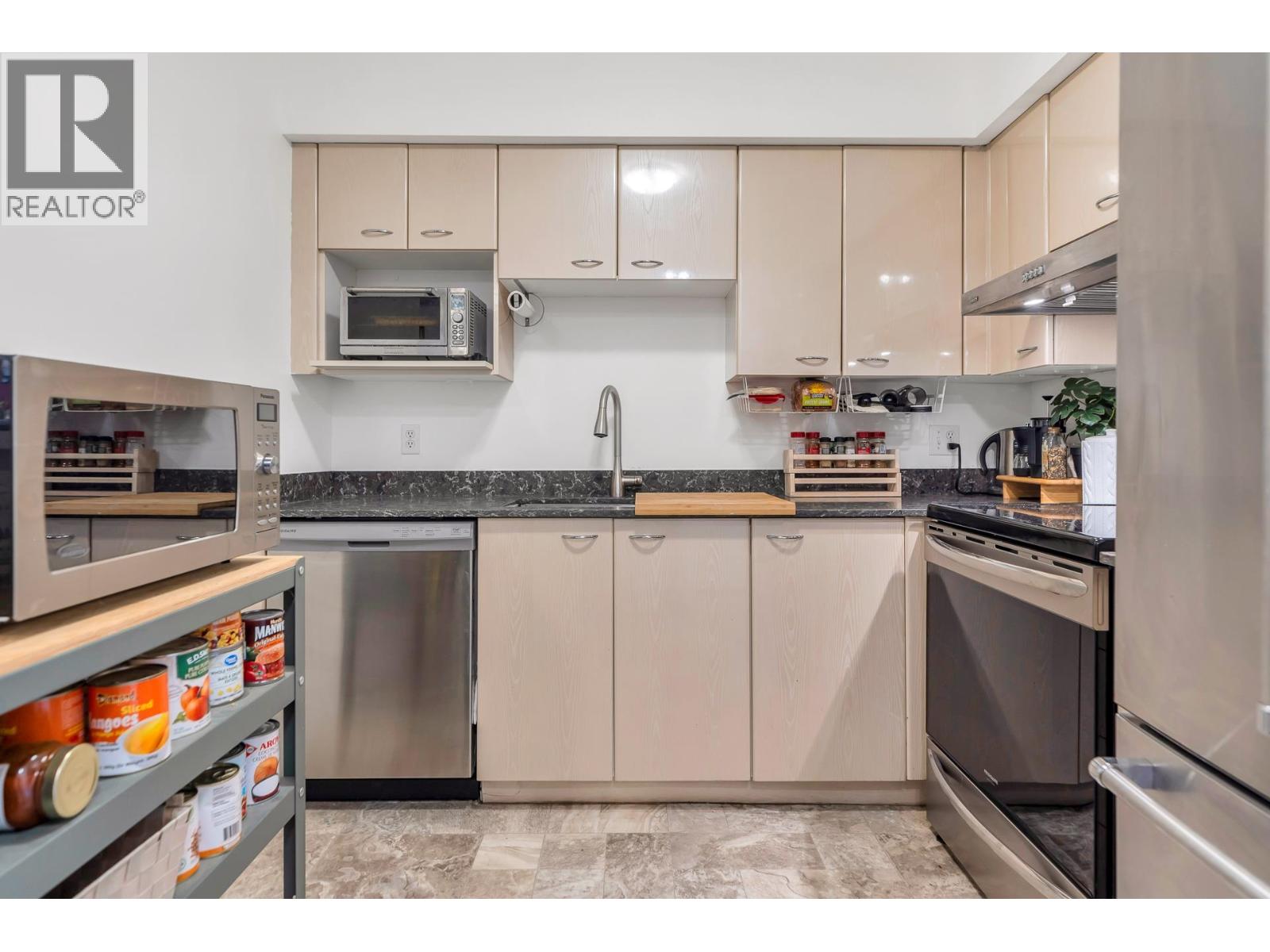 Photo 4 of 204 2268 Welcher Avenue, Port Coquitlam BC