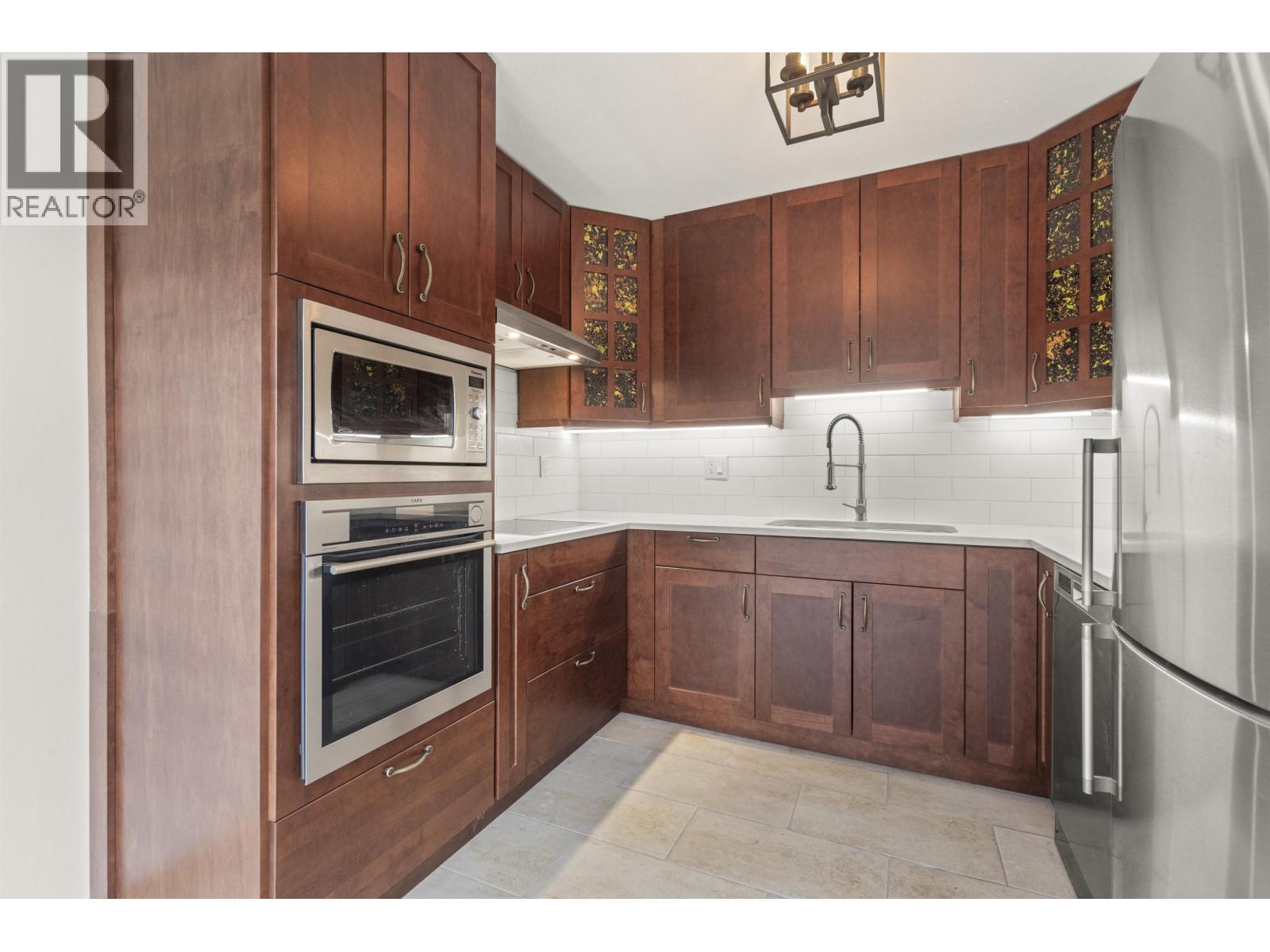 Photo 2 of 306 808 E 8th Avenue, Vancouver BC