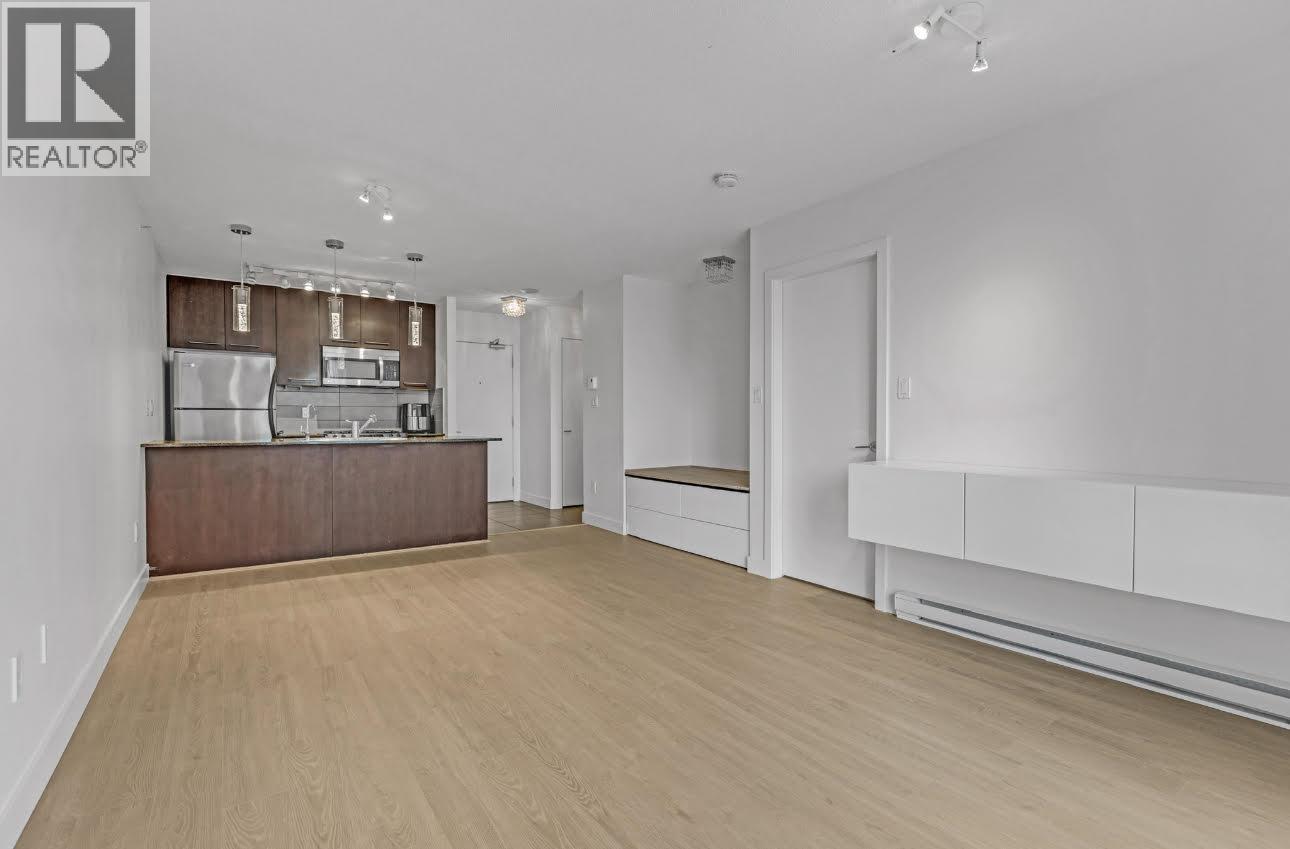 Photo 6 of 1103 2979 Glen Drive, Coquitlam BC