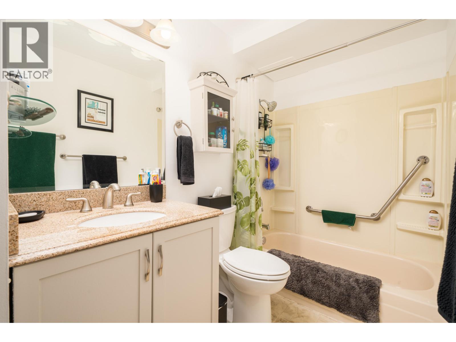 Photo 18 of 113 135 W 21st Street, North Vancouver BC
