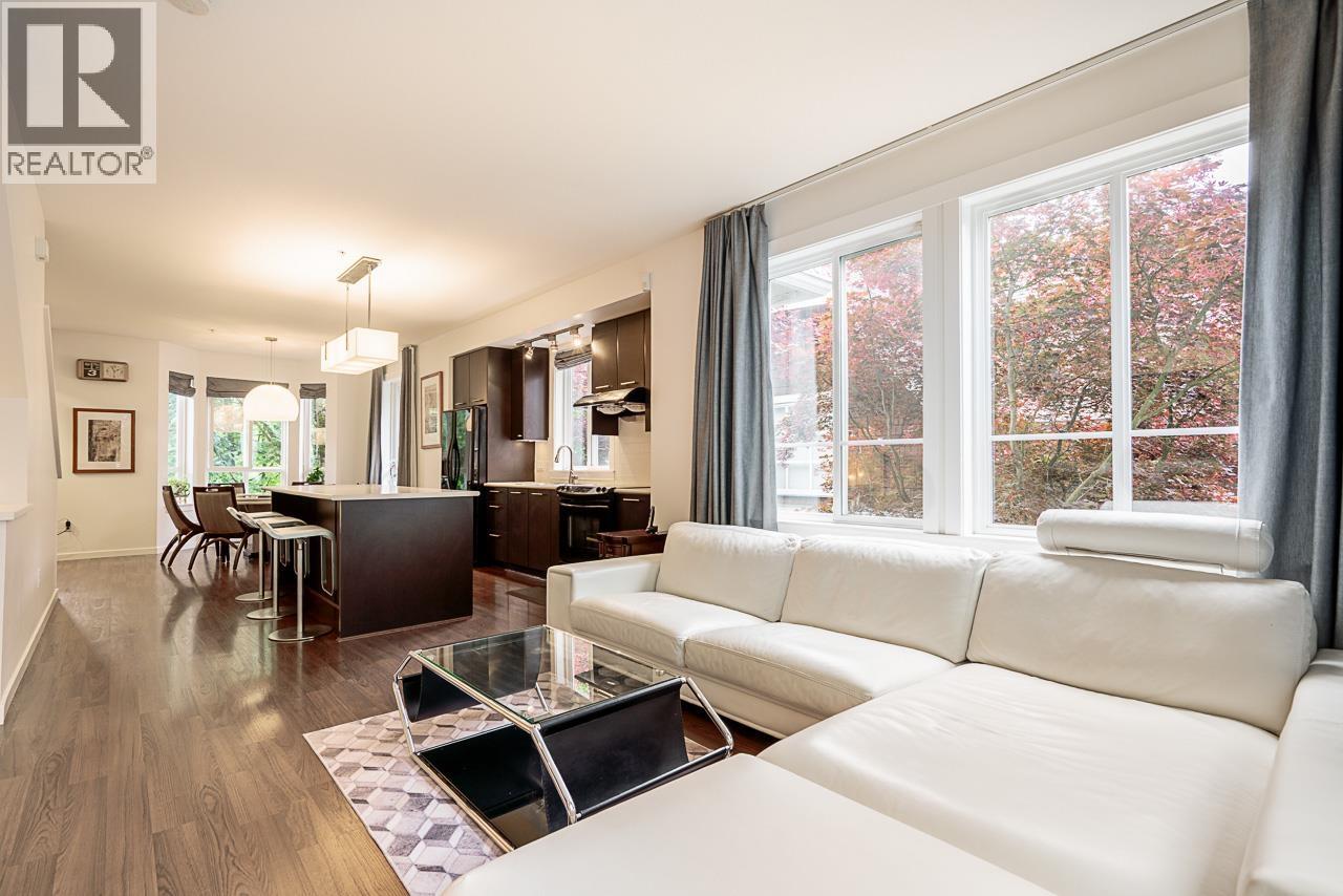 Photo 3 of 8 2418 Avon Place, Port Coquitlam BC