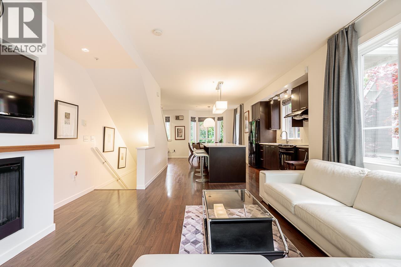 Photo 4 of 8 2418 Avon Place, Port Coquitlam BC