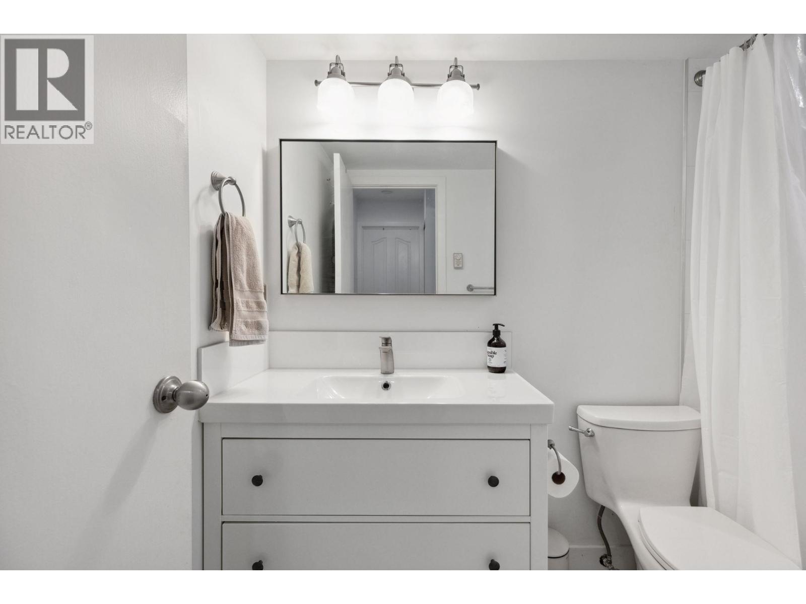 Photo 13 of 20 3437 W 4th Avenue, Vancouver BC