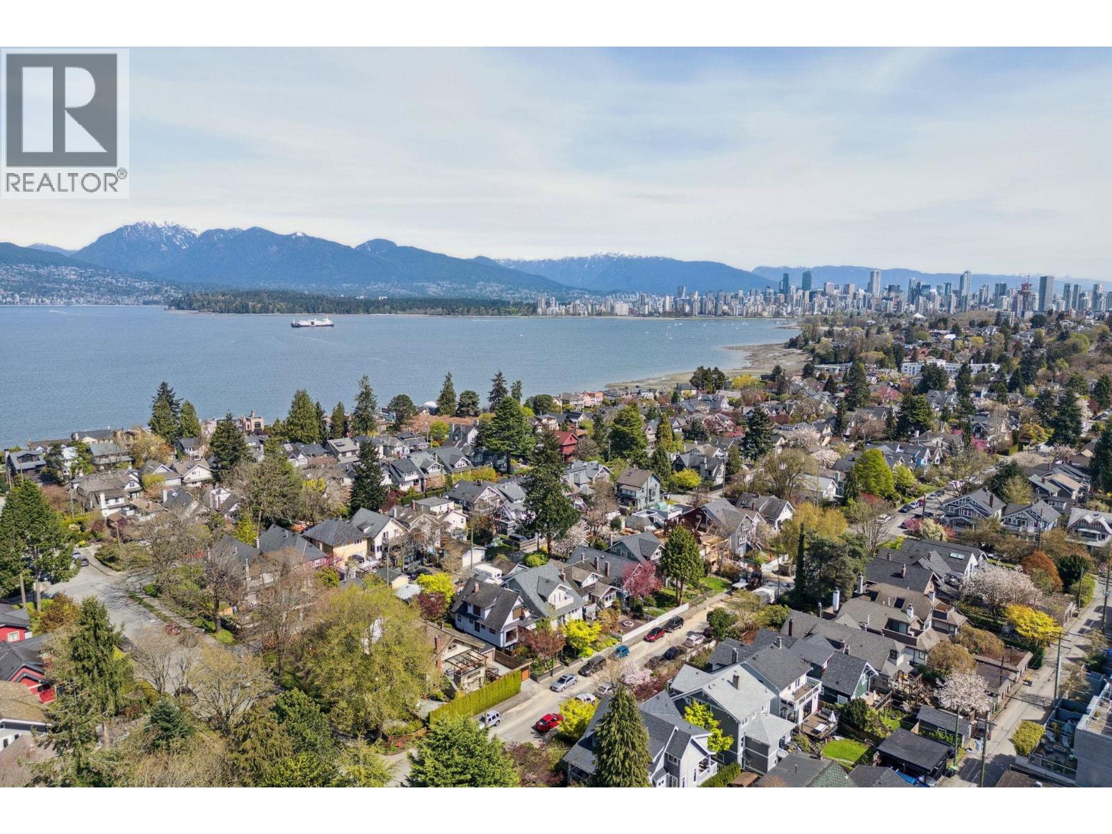 Photo 3 of 20 3437 W 4th Avenue, Vancouver BC