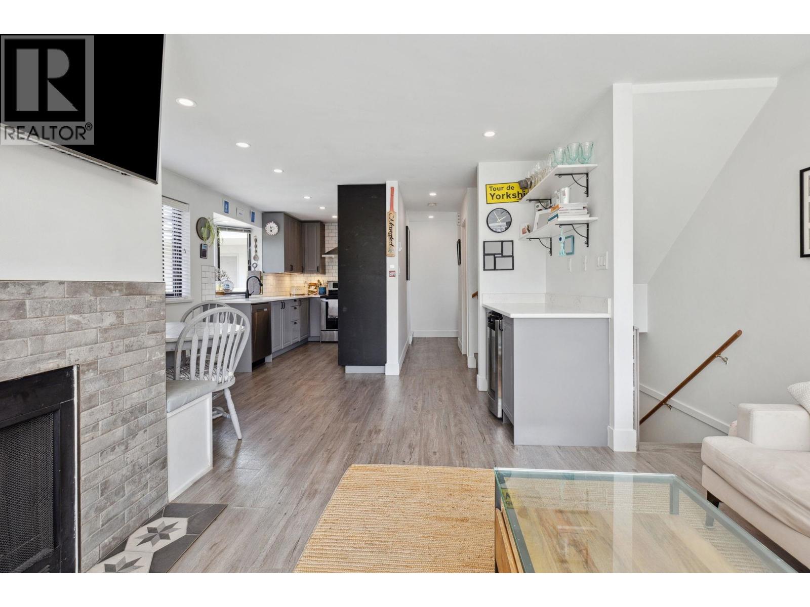 Photo 11 of 20 3437 W 4th Avenue, Vancouver BC