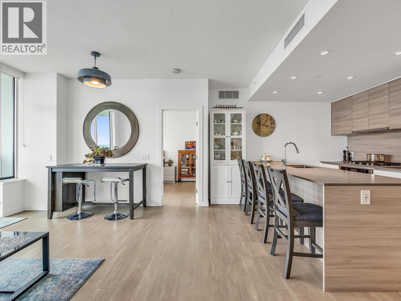 Photo 4 of 3203 908 Quayside Drive, New Westminster BC
