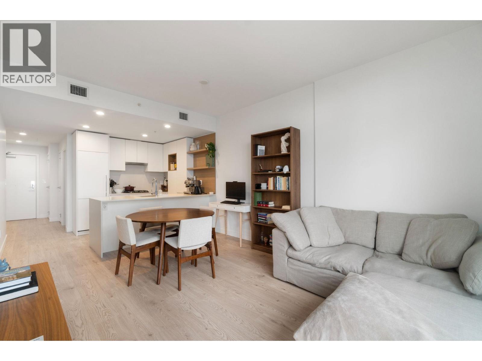 Photo 4 of 2103 2181 Madison Avenue, Burnaby BC