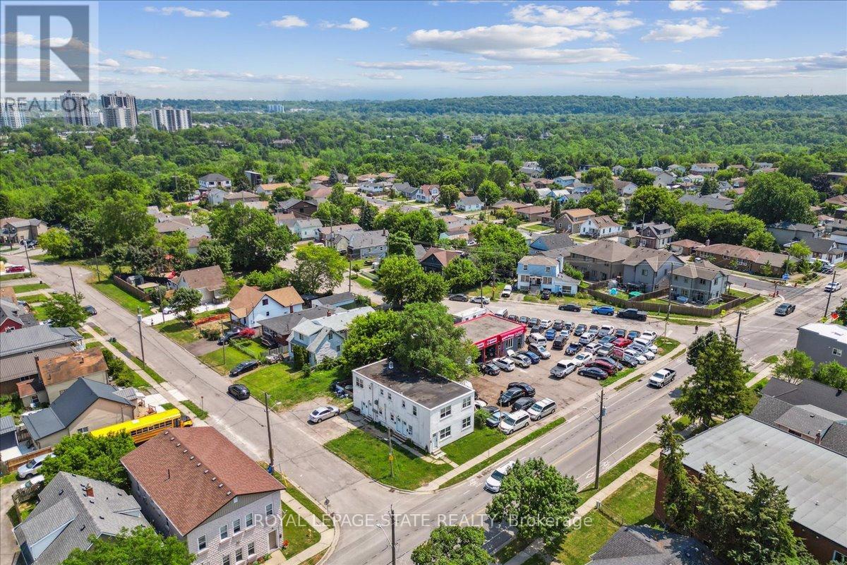 Photo 2 of 63 Pelham Road, St Catharines ON