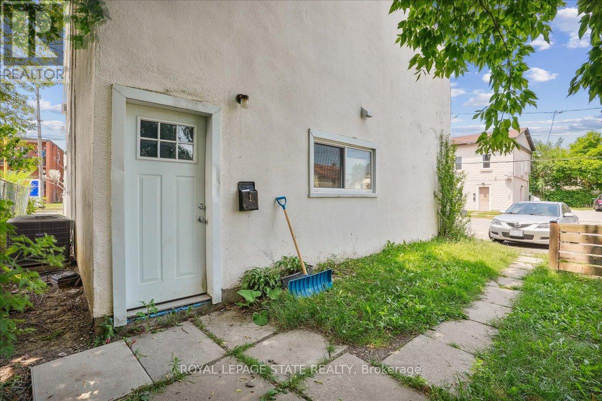 Photo 7 of 63 Pelham Road, St Catharines ON