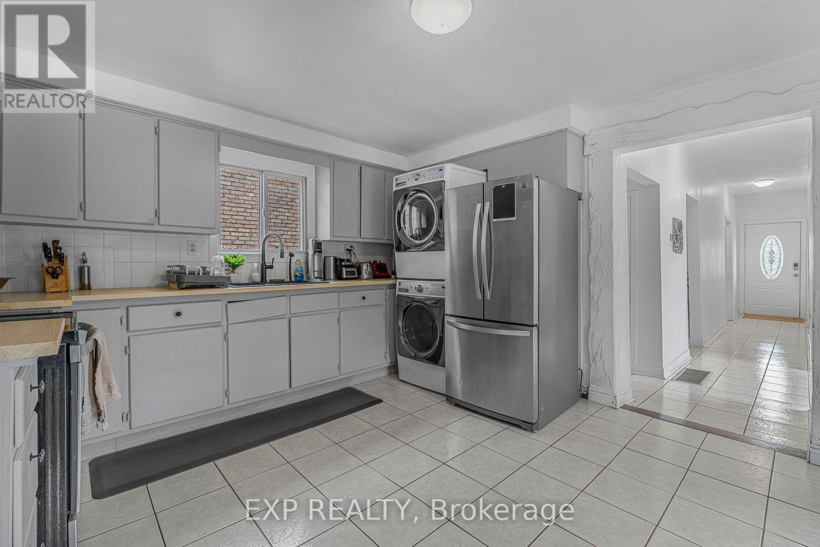 Photo 6 of 139 Wood Street E, Hamilton ON