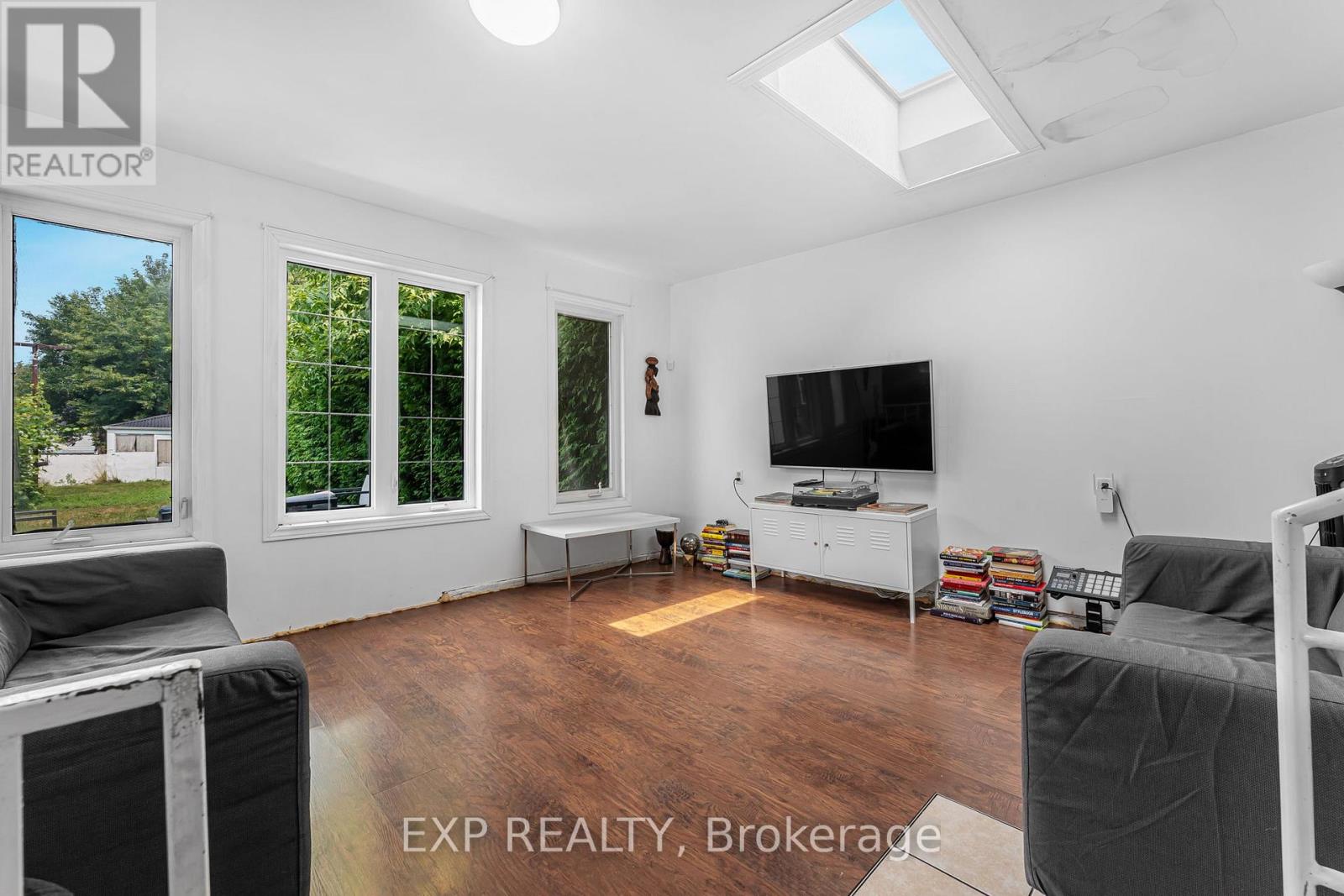 Photo 42 of 139 Wood Street E, Hamilton ON