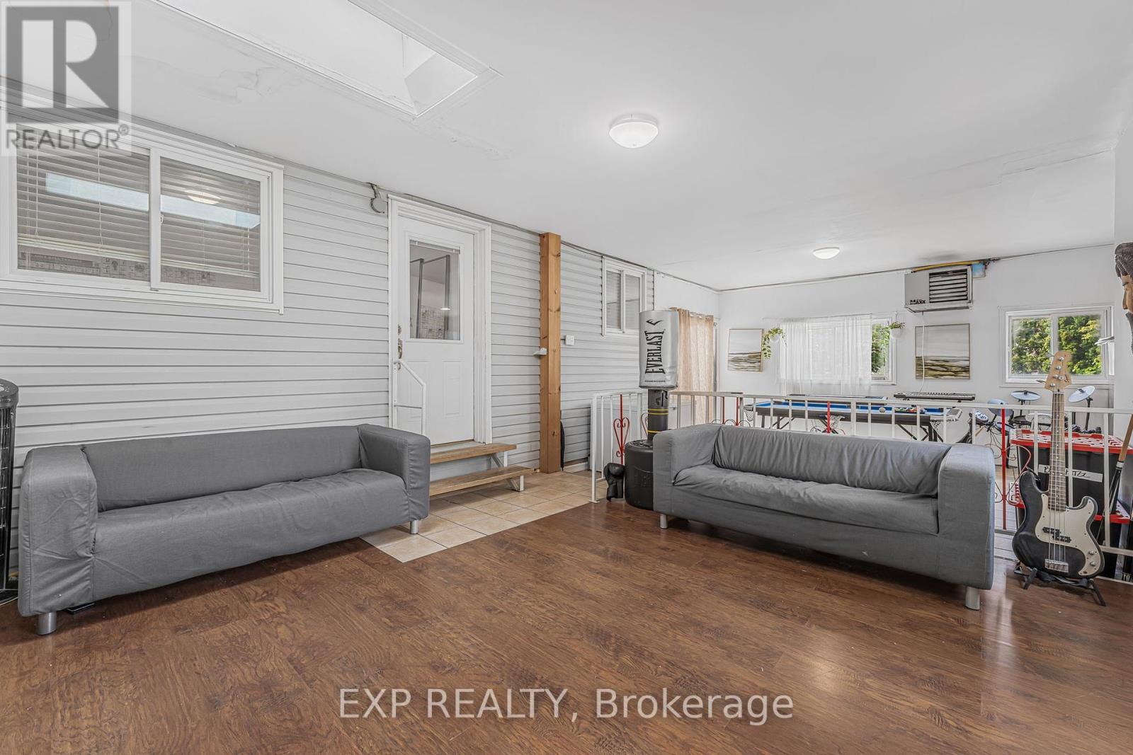 Photo 20 of 139 Wood Street E, Hamilton ON
