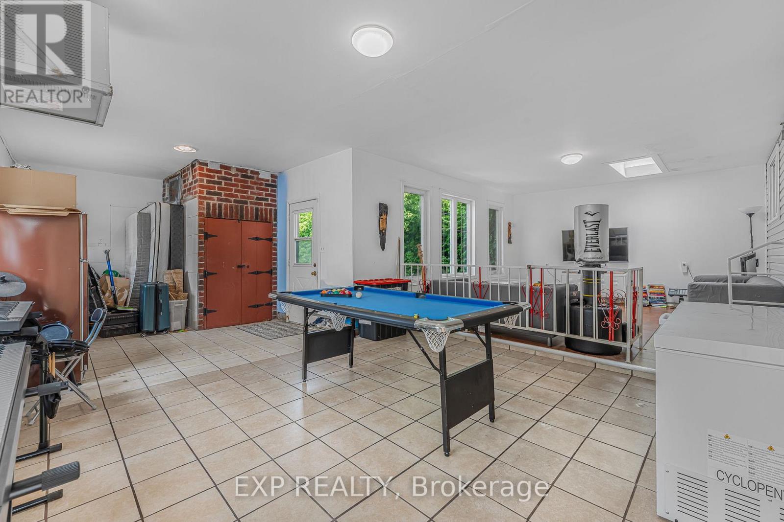 Photo 34 of 139 Wood Street E, Hamilton ON