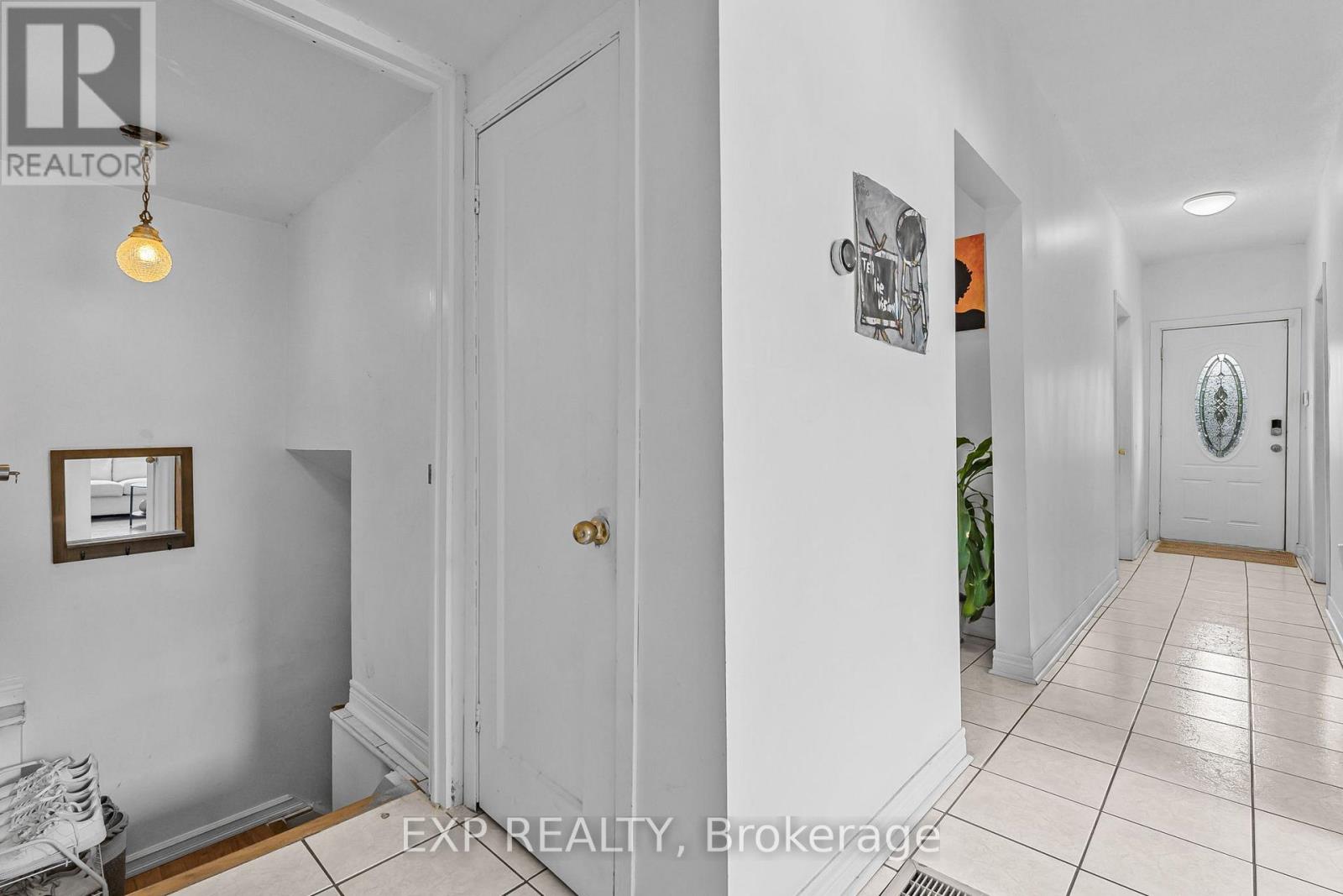 Photo 7 of 139 Wood Street E, Hamilton ON