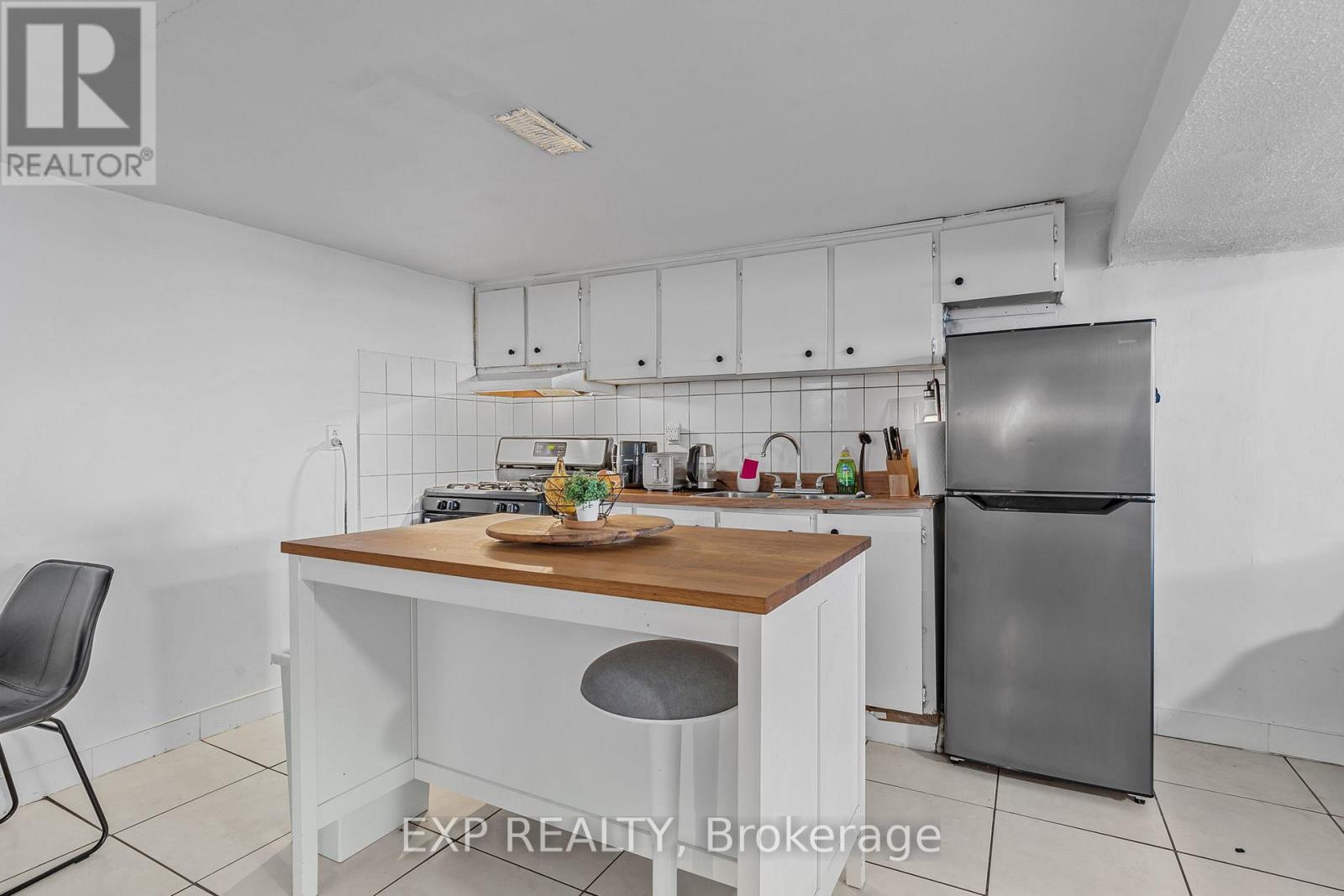 Photo 13 of 139 Wood Street E, Hamilton ON
