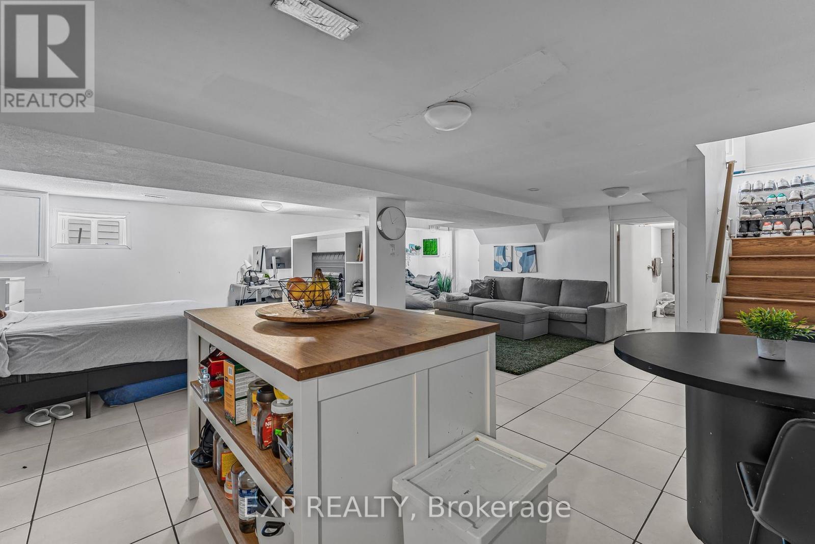 Photo 2 of 139 Wood Street E, Hamilton ON