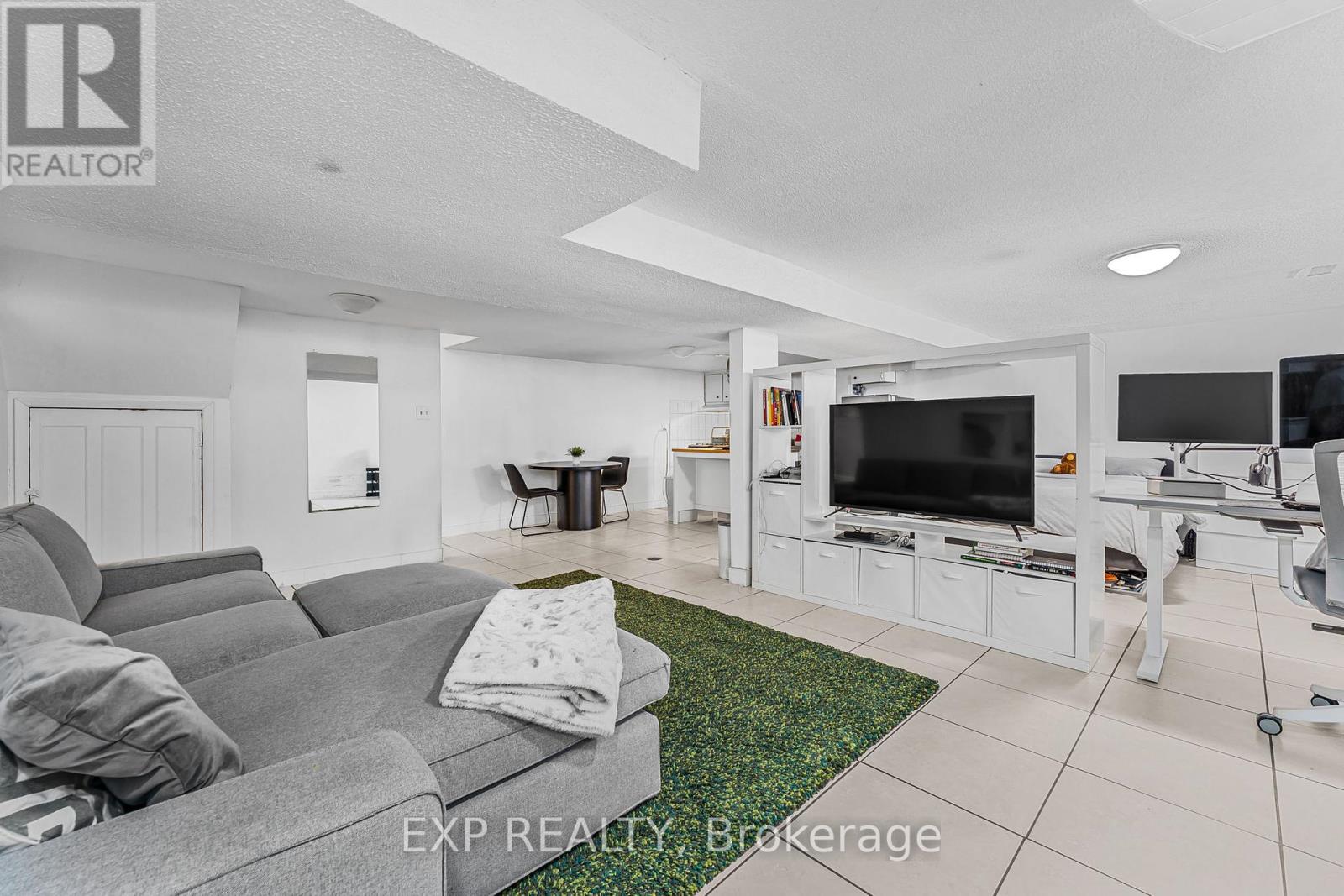 Photo 27 of 139 Wood Street E, Hamilton ON