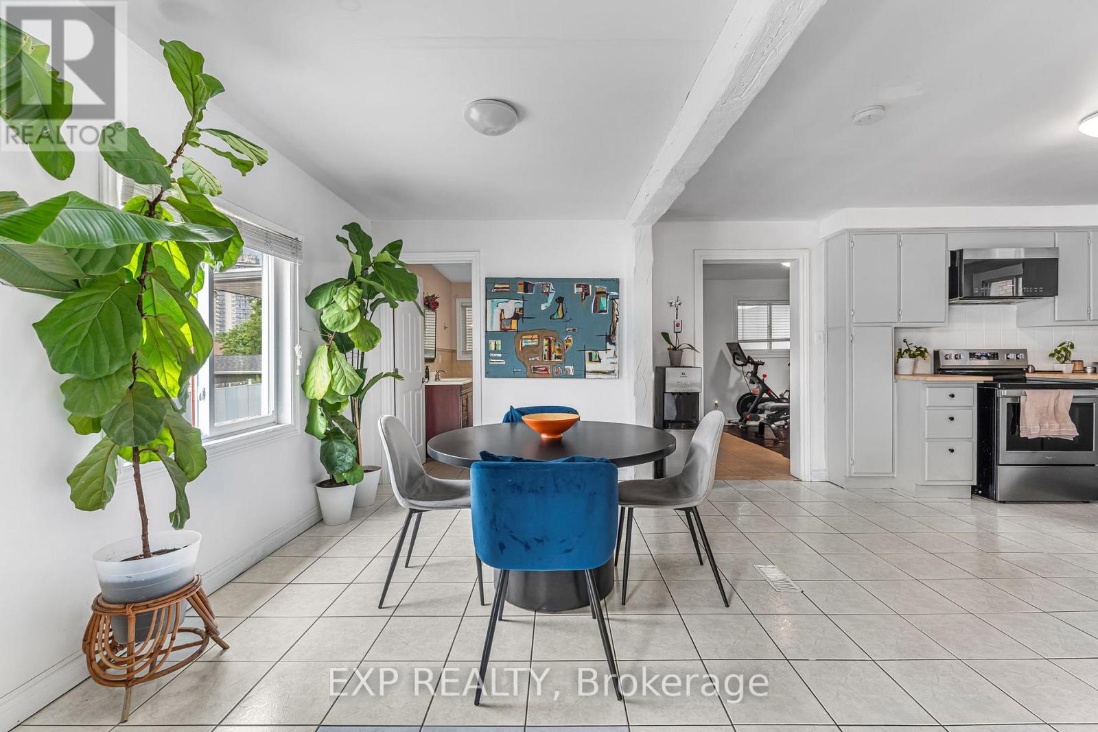 Photo 8 of 139 Wood Street E, Hamilton ON