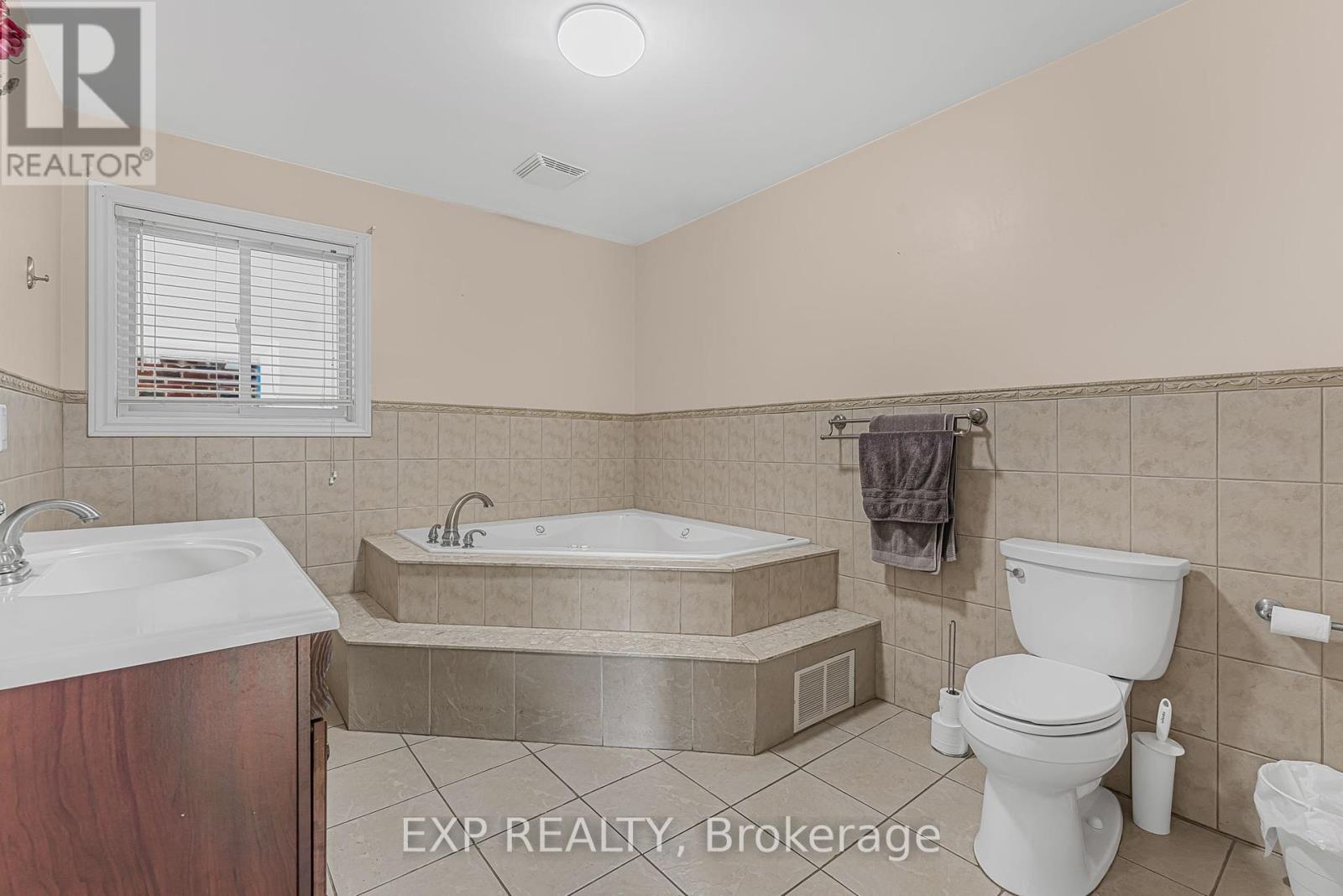 Photo 33 of 139 Wood Street E, Hamilton ON