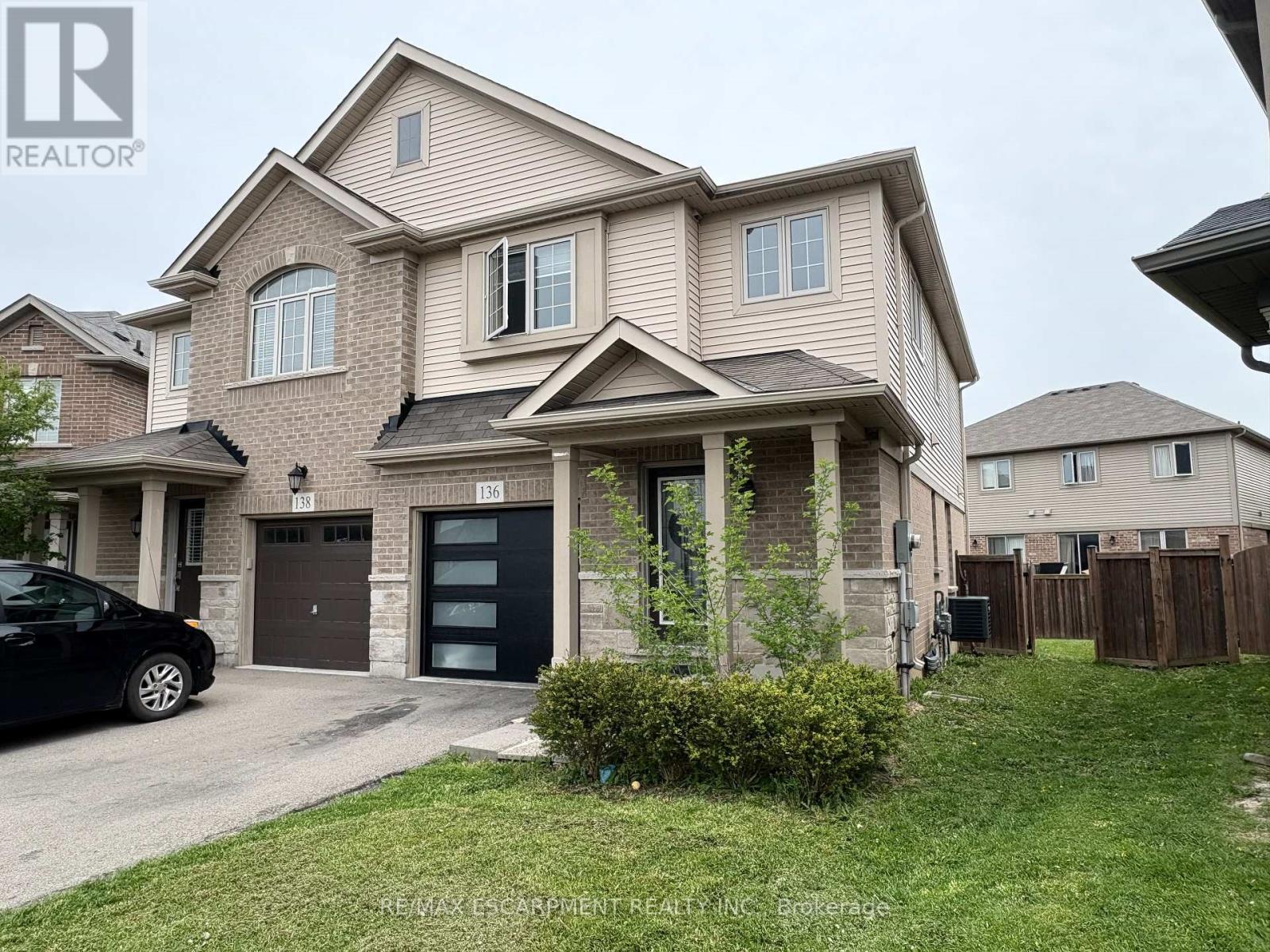 Photo 5 of 136 Westbank Trail, Hamilton ON