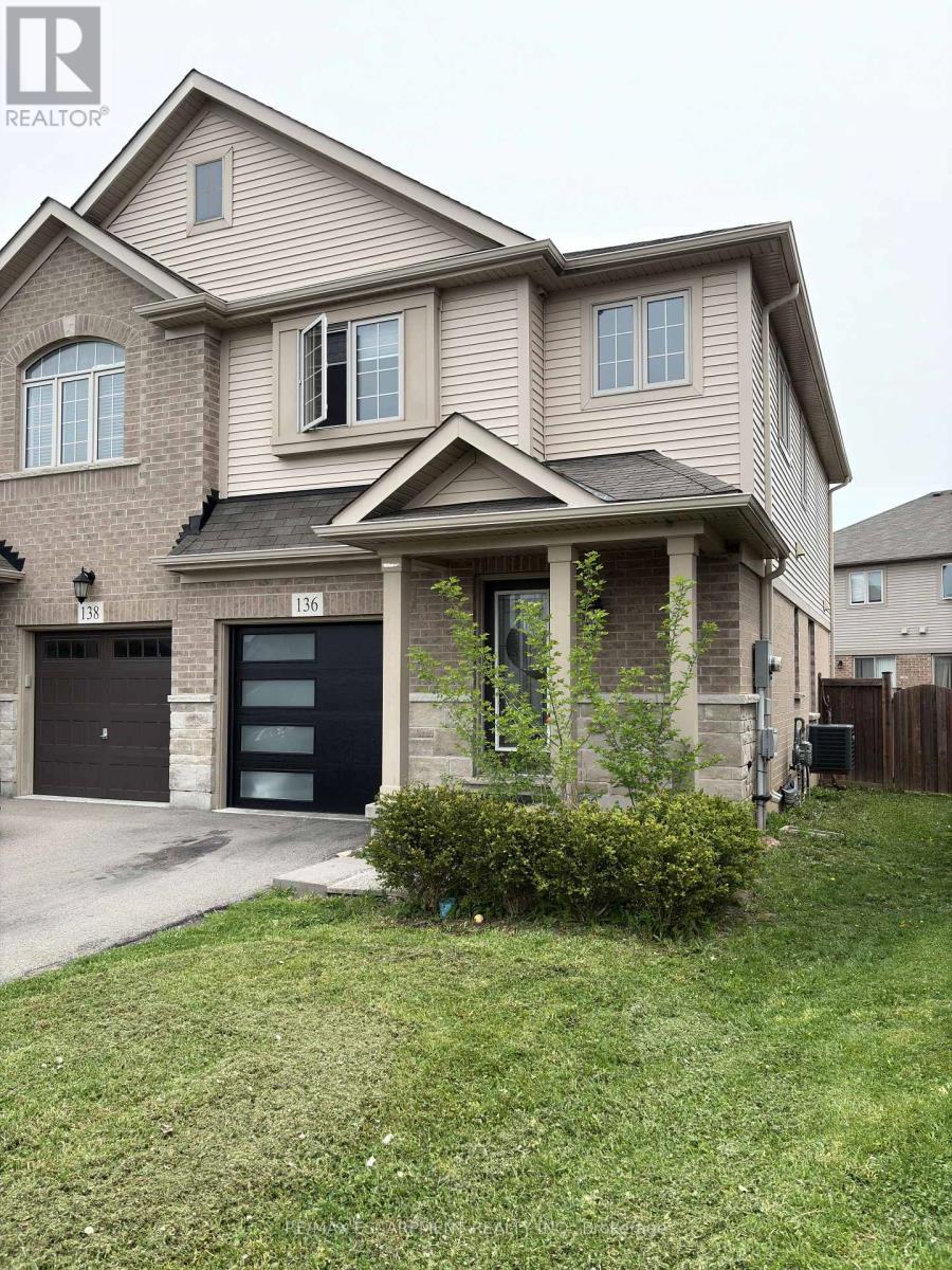 Photo 12 of 136 Westbank Trail, Hamilton ON