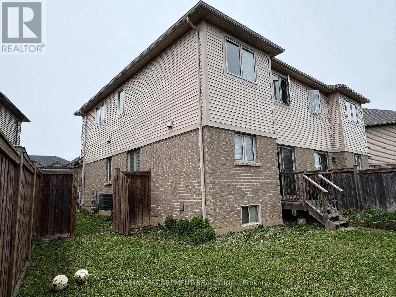 Photo 23 of 136 Westbank Trail, Hamilton ON